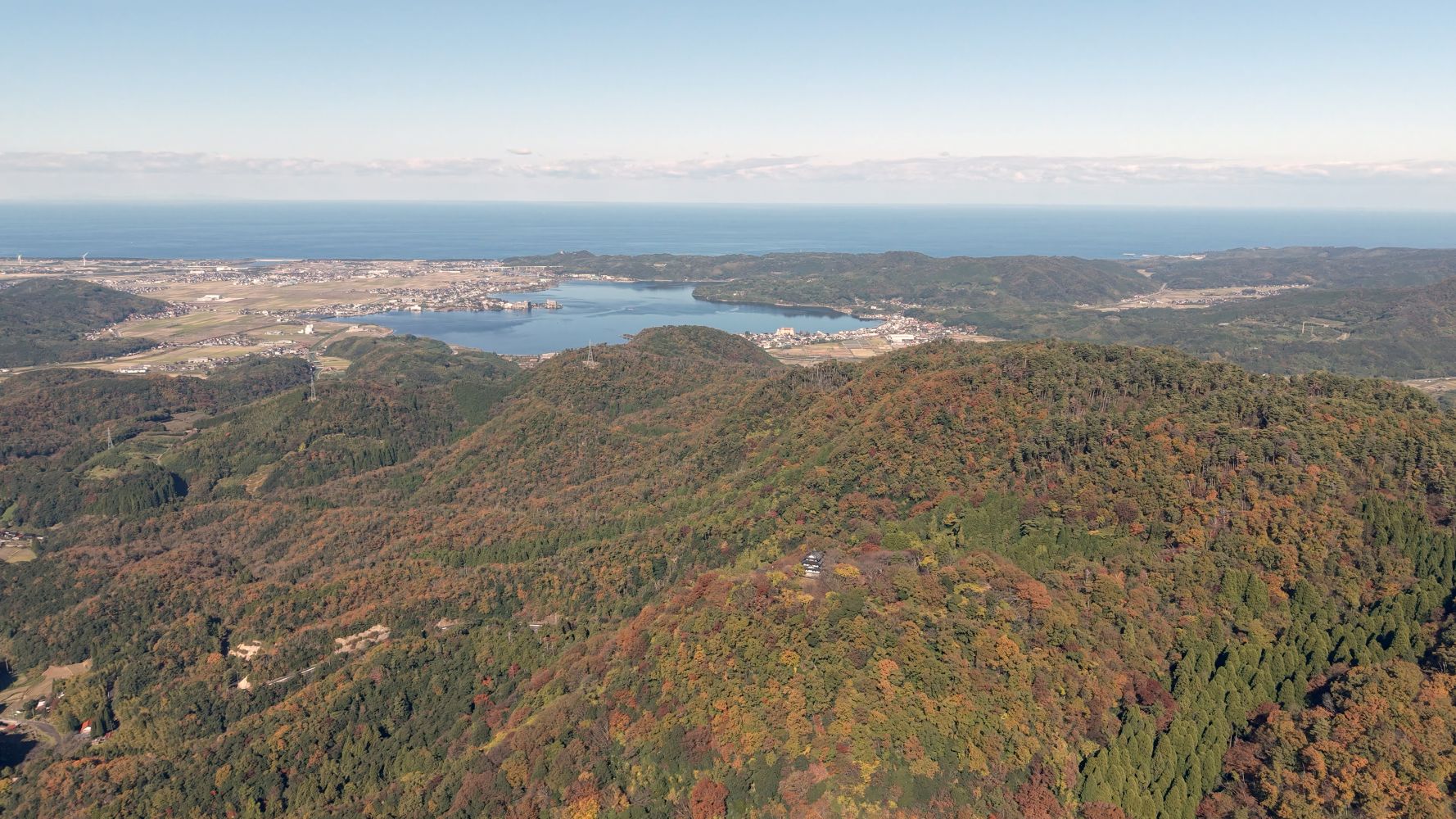 羽衣城から、東郷湖と日本海を狙う